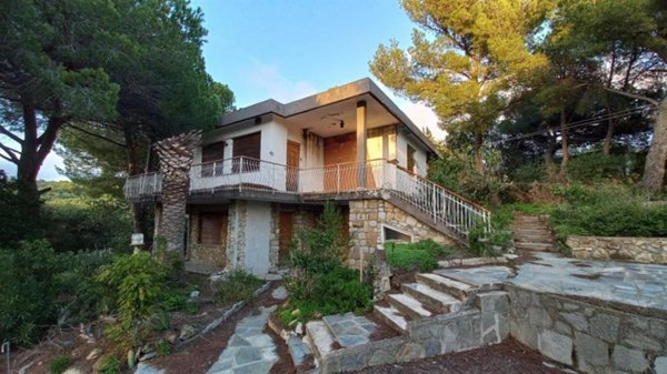 casa indipendente in vendita ad Andora