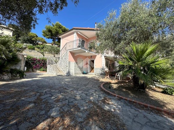 casa indipendente in vendita ad Andora