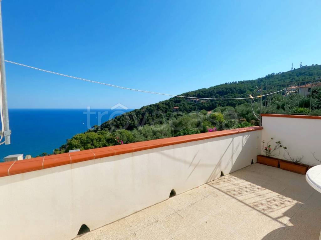 appartamento in vendita ad Andora in zona Rollo