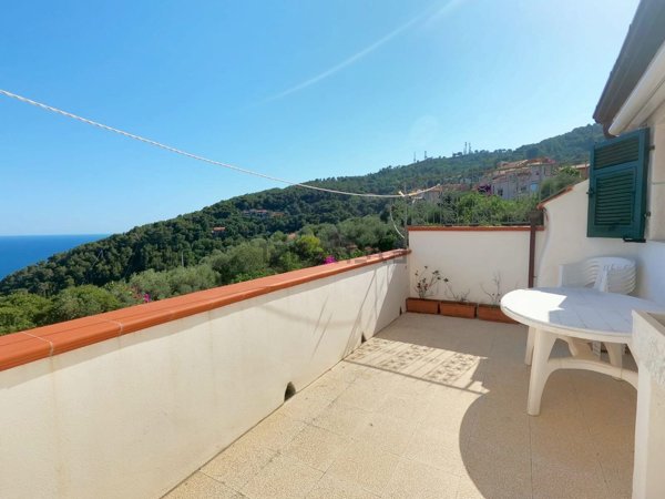 appartamento in vendita ad Andora in zona Rollo