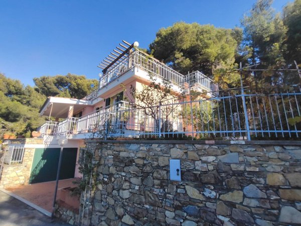 casa indipendente in vendita ad Andora