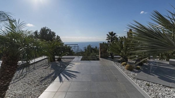 casa indipendente in vendita ad Andora