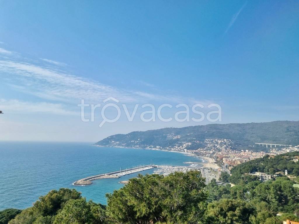 casa indipendente in vendita ad Andora