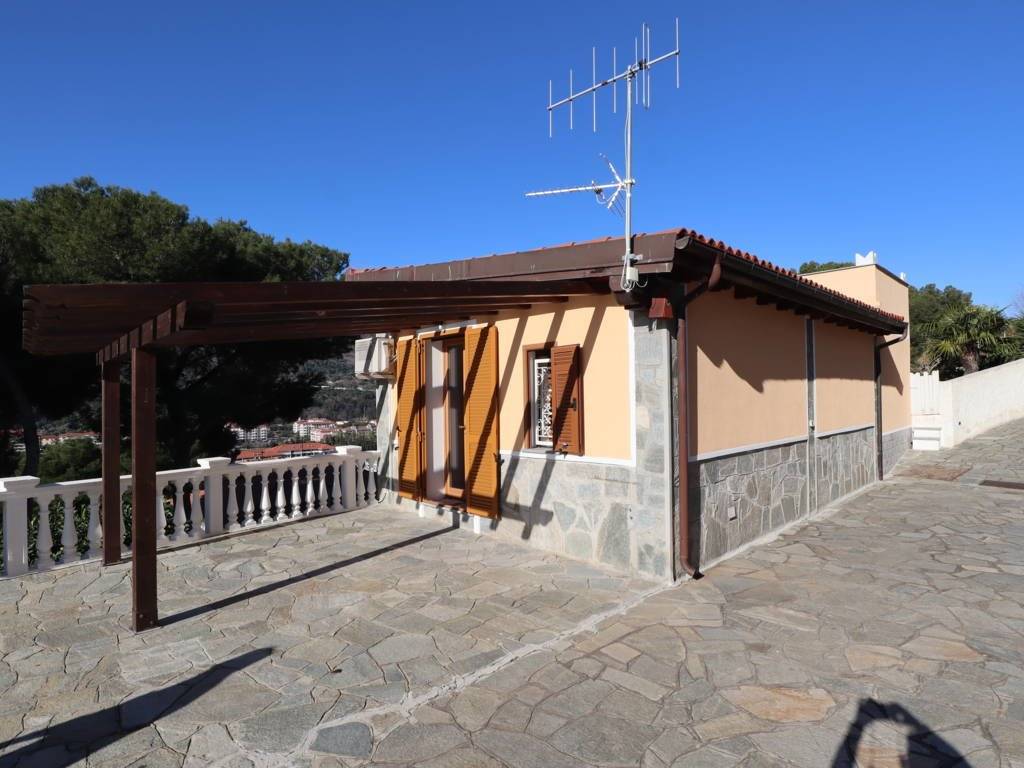 casa indipendente in vendita ad Andora