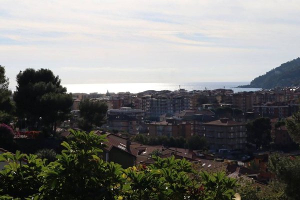 casa indipendente in vendita ad Andora