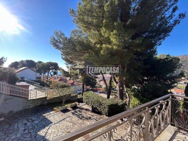 casa indipendente in vendita ad Andora