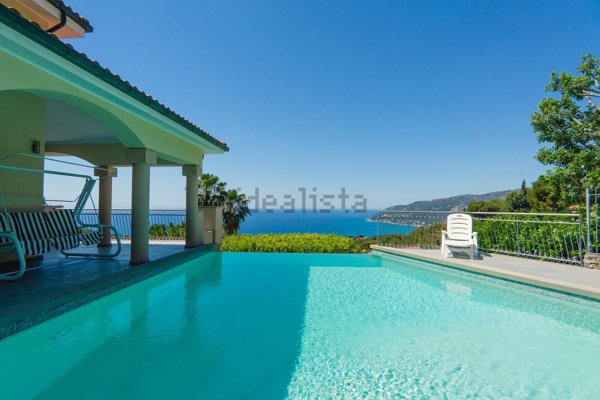 casa indipendente in vendita ad Andora