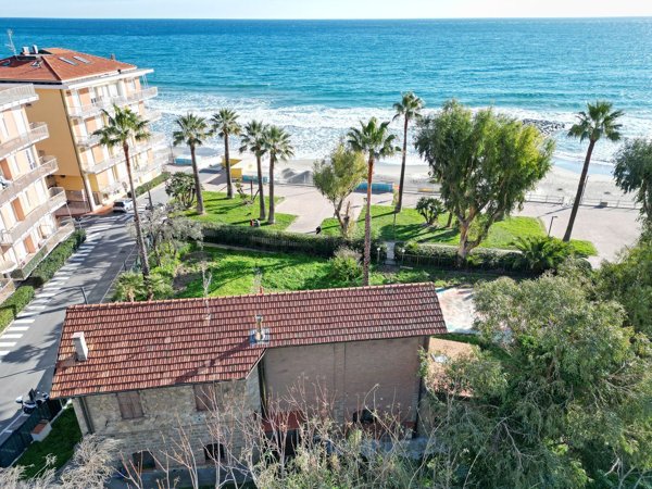 casa indipendente in vendita ad Andora