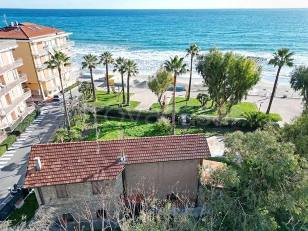 casa indipendente in vendita ad Andora