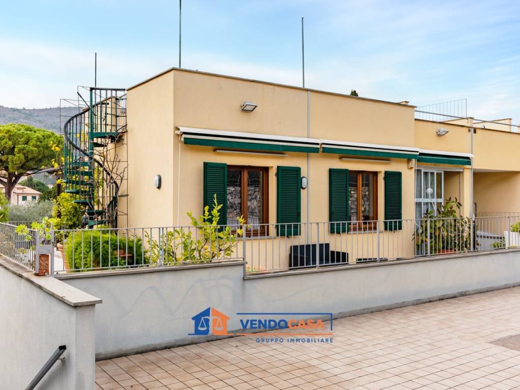 casa indipendente in vendita ad Andora