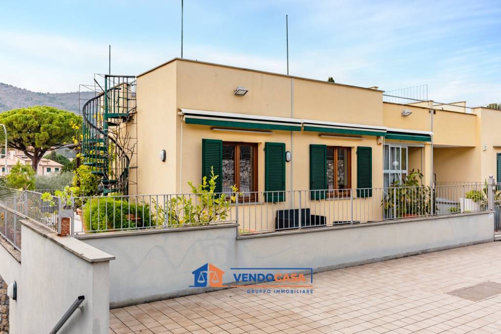 casa indipendente in vendita ad Andora