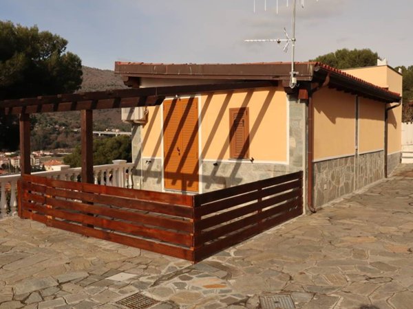 casa indipendente in vendita ad Andora