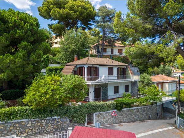 casa indipendente in vendita ad Andora