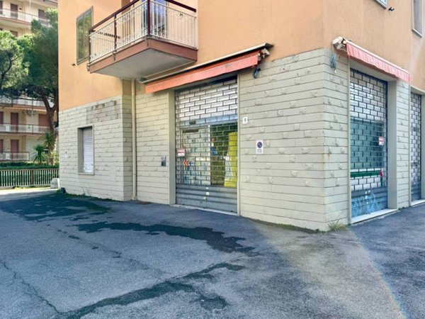 negozio in vendita ad Andora