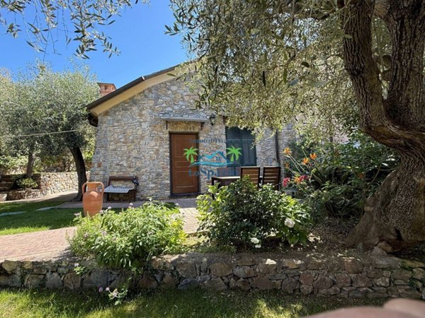 casa indipendente in vendita ad Andora