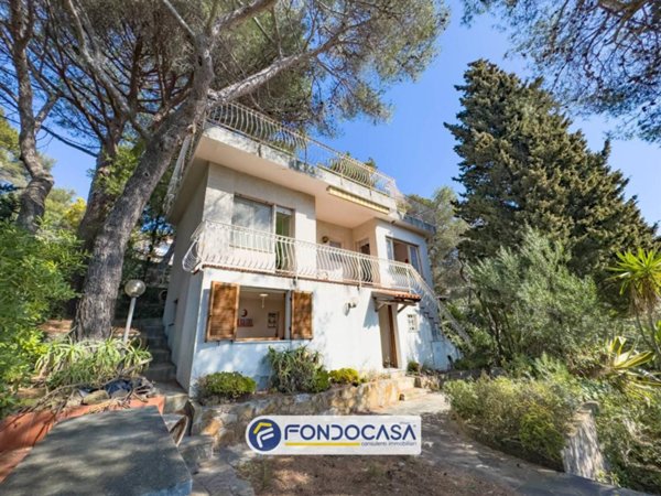 casa indipendente in vendita ad Andora