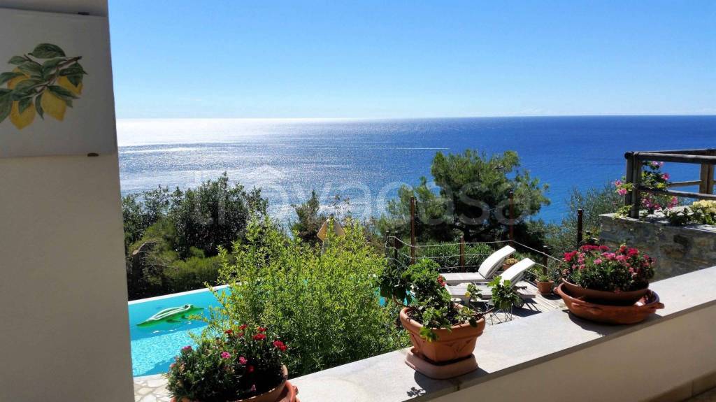 casa indipendente in vendita ad Andora