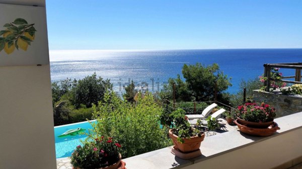 casa indipendente in vendita ad Andora