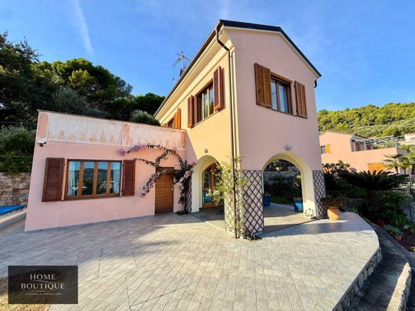 casa indipendente in vendita ad Andora in zona Rollo