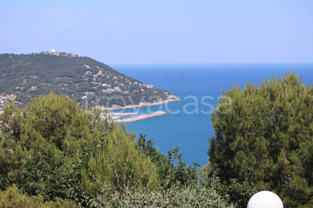 appartamento in vendita ad Andora in zona Rollo