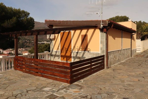 casa indipendente in vendita ad Andora