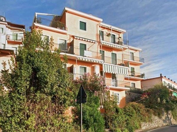 appartamento in vendita ad Andora in zona Rollo
