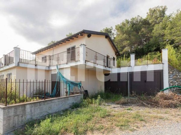 casa indipendente in vendita ad Andora