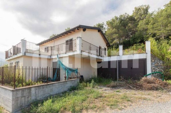 casa indipendente in vendita ad Andora