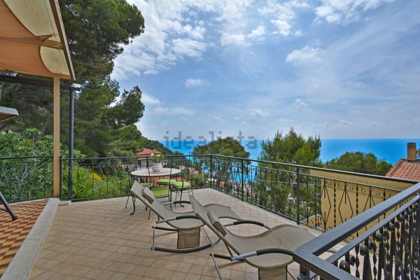 casa indipendente in vendita ad Andora