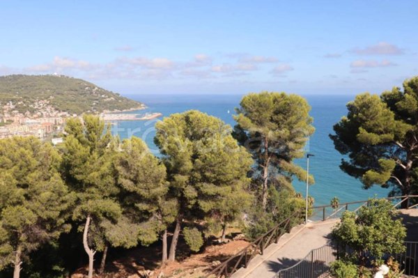 casa indipendente in vendita ad Andora