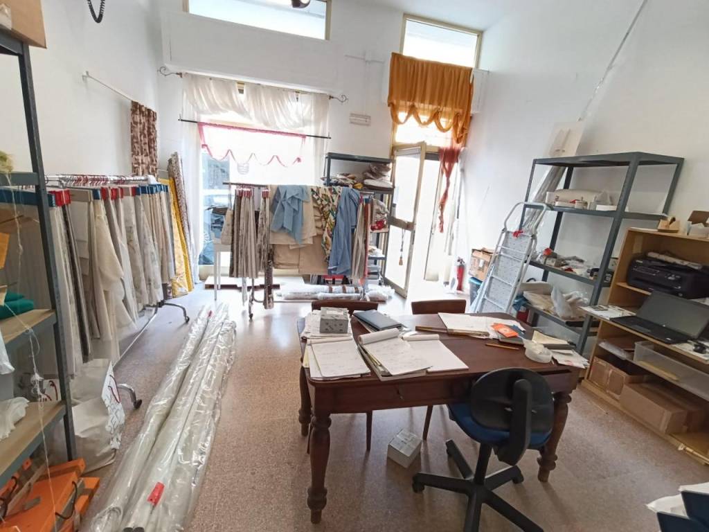 negozio in vendita ad Andora