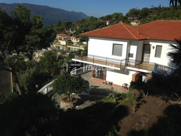 casa indipendente in vendita ad Andora