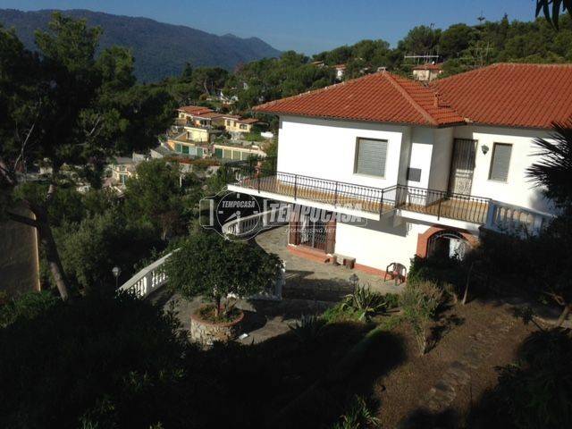 casa indipendente in vendita ad Andora