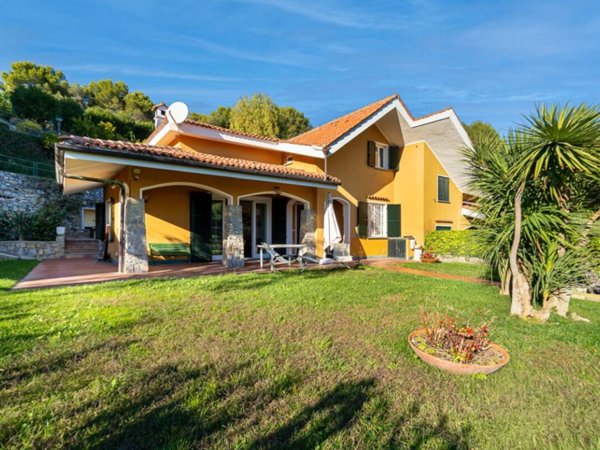 casa indipendente in vendita ad Andora