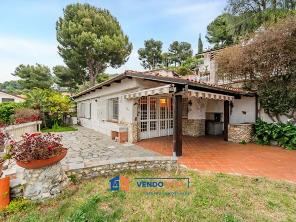 casa indipendente in vendita ad Andora