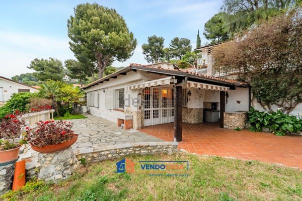 casa indipendente in vendita ad Andora