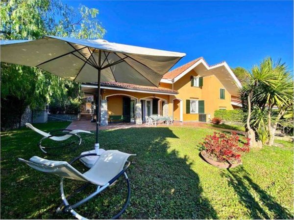 casa indipendente in vendita ad Andora