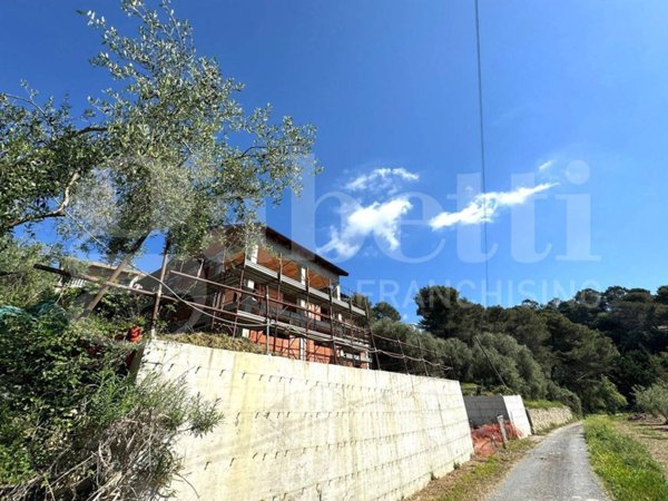 casa indipendente in vendita ad Andora