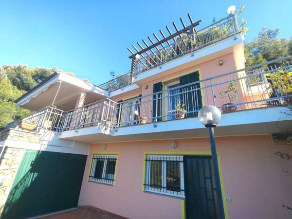 casa indipendente in vendita ad Andora