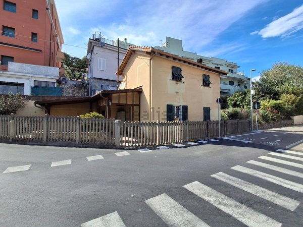 casa indipendente in vendita ad Andora