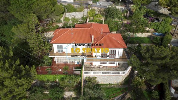 casa indipendente in vendita ad Andora