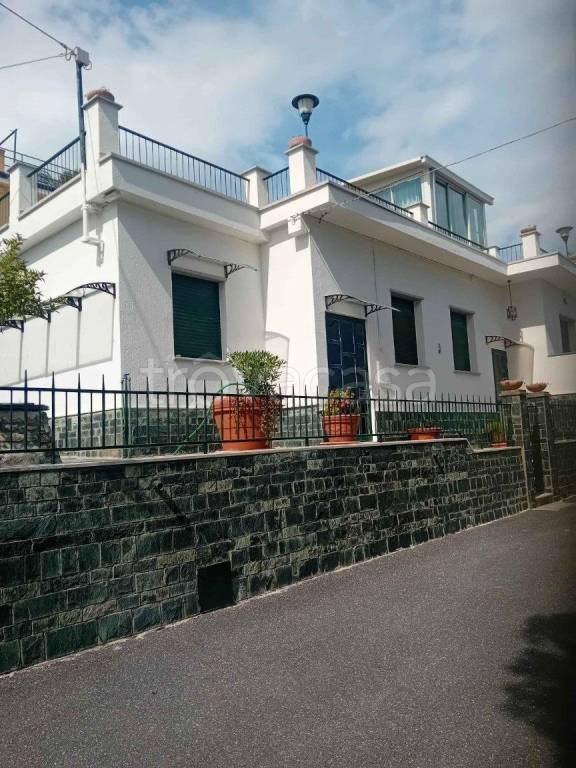casa indipendente in vendita ad Andora