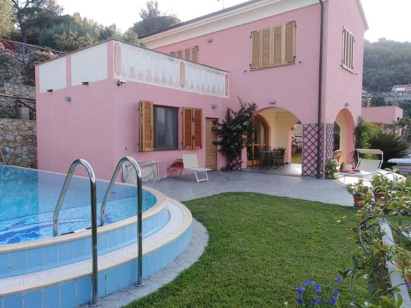 casa indipendente in vendita ad Andora