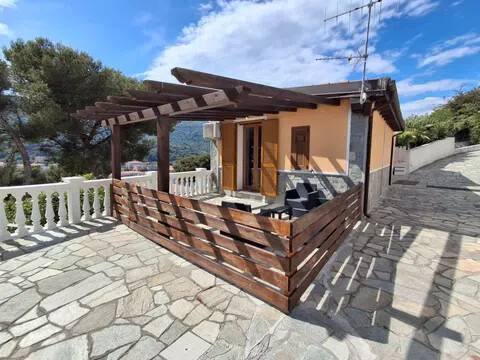 casa indipendente in vendita ad Andora