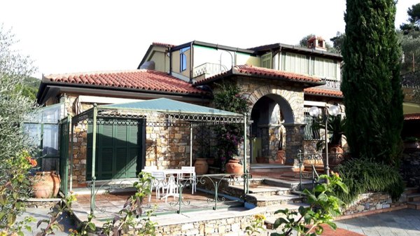 casa indipendente in vendita ad Andora
