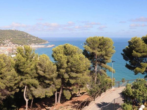casa indipendente in vendita ad Andora in zona Rollo