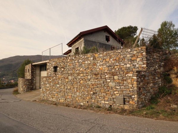 casa indipendente in vendita ad Andora