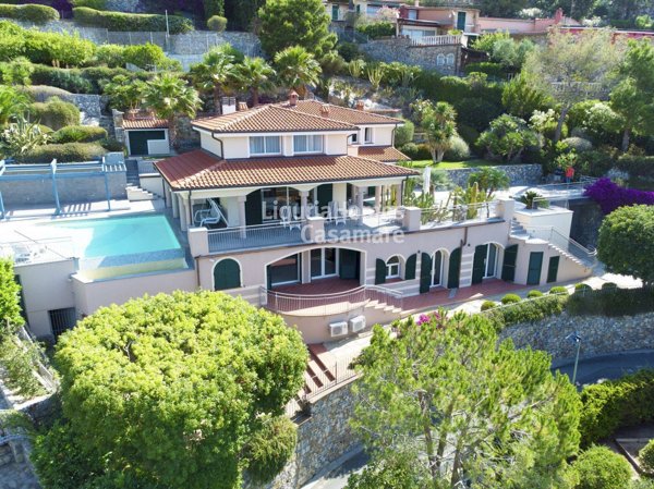 casa indipendente in vendita ad Andora