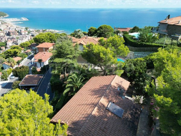 casa indipendente in vendita ad Andora in zona Rollo