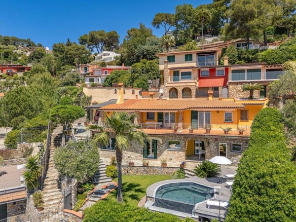 casa indipendente in vendita ad Andora